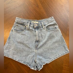 High Waisted Mom Shorts | Levi’s | Size 29 | Light Wash Denim Blue